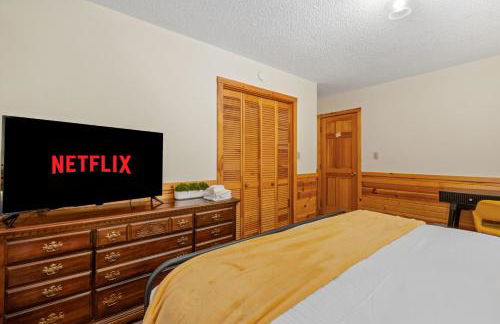 Lucky Log Cabin Hottub fireplace 12min to Mt Snow - Foto 34