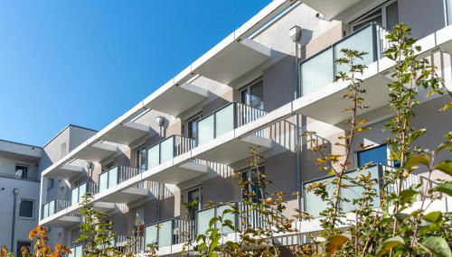 east Apart - Photo 1