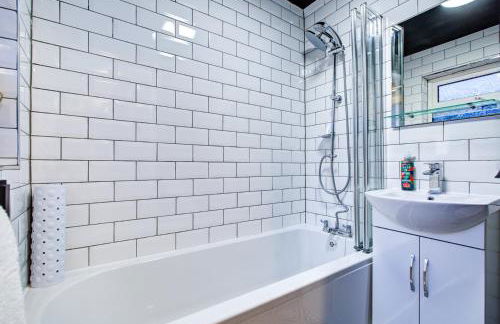 Chic Pet-Friendly Cottage, Fireplace, Wivenhoe - Foto 5