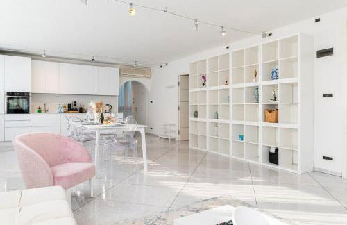 Artist House - Photo 6