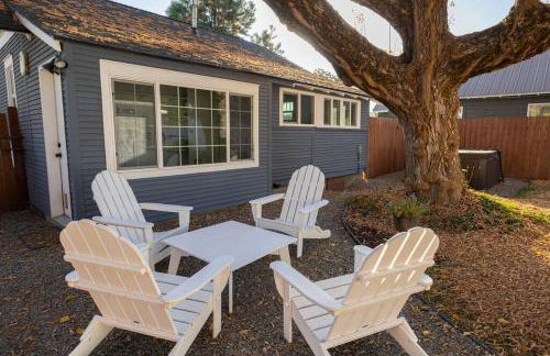 Charming Cozy Cottage with Hot Tub - Foto 26