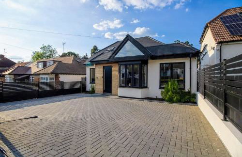 Luxury 4-Bedroom High-End Home, Includes Jacuzzi and Pool Table - Foto 15