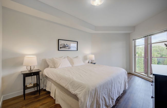 Corner Unit w Large Deck & Amazing View - Photo 6