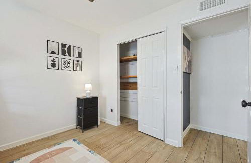 Charming 3Bd 2Ba Home with Private Pool - Foto 19