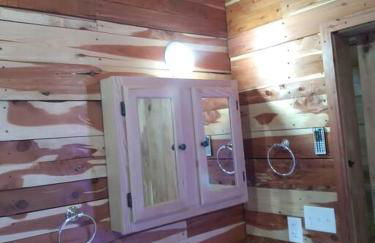 Cabin with a tree house on a buffalo farm . - Foto 20