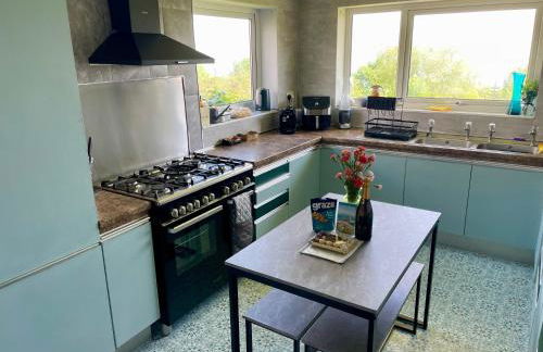 Stunning Charmouth Property with Bay views! - Photo 12