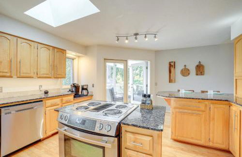 Sudden Valley Home about 1 Block to Lake Whatcom! - Foto 11