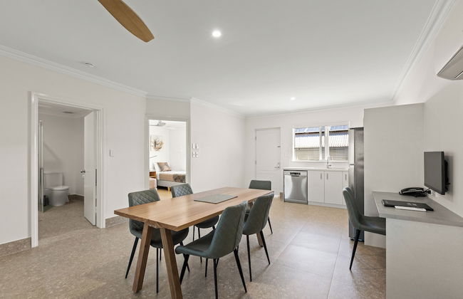 Moonlight Bay Suites - Photo 38