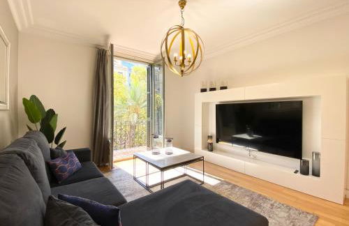 Spacious Elegant on Avenue Diagonal By MyRentalHost - Photo 33