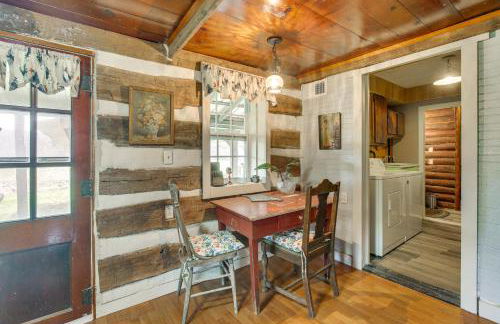 Hot Tub and Creek Views Secluded Perryville Cabin - Foto 11