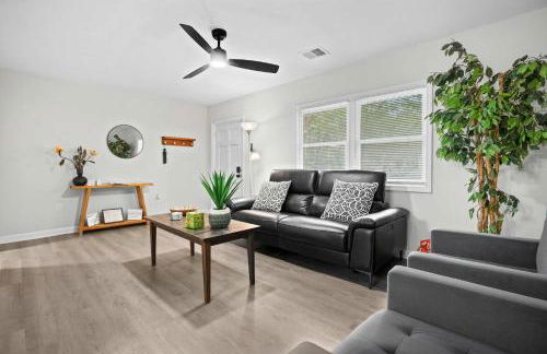 10 Min to Downtown - Desk - Fenced Yard - Wi-Fi - Foto 1