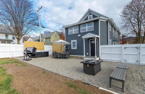 Updated Family-sized Home in Heart of Rutland, Near Slopes, EV Level 2, Hot Tub - Photo 40