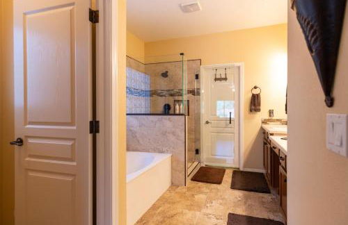 Oasis Villa With Pool, Putting Green & Pool Table - Photo 38