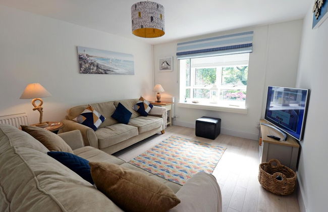 Valley Retreat - Peaceful Location, Walk to Beach, Parking - Photo 61