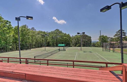 Single-Story Fairfield Bay Condo with Deck! - Foto 29