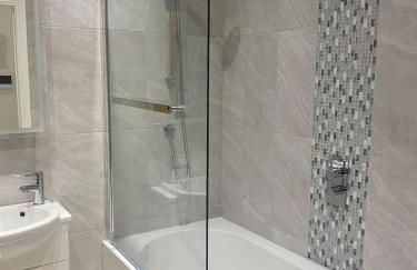 Beach from the Balcony, ensuite and private parking - Photo 35