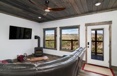 Overlook Cabin. Romantic Views Fire Pit/Hot Tub & Zion Adventure - Foto 3