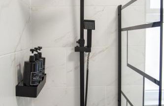 Entire Modern Home in Manchester and Near Peak District - Foto 17