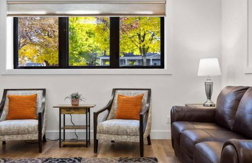 Capri Unit 001 in the Heart of Downtown TC - Foto 36