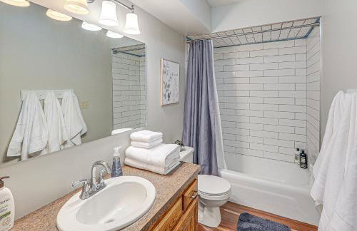 Waterfront Kansas Home with Private Fire Pit! - Foto 18