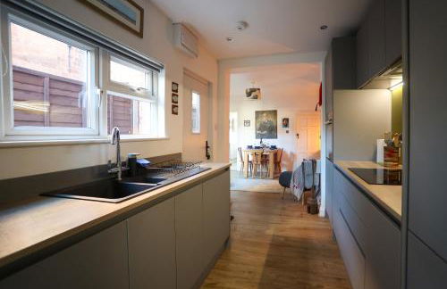 Vibrant 2 Bed, 2 Bath Home, Just Minutes to Town! - Foto 16