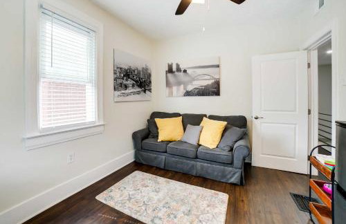 Walk to Walnut St Pet-Friendly Pittsburgh Home! - Foto 3