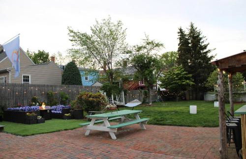 NEW! Family-Friendly Getaway -1 Mi to Dtwn Salem w Roof Deck & Tiki Bar - Foto 72