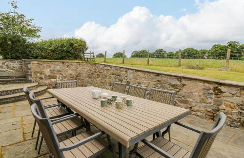 Byrdir Cottage - Photo 35