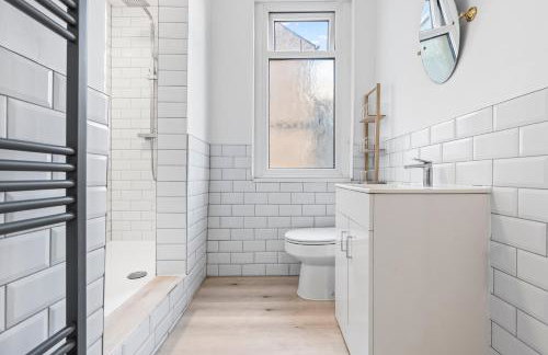 Contractor Stay - Newport Sleeps 5 with Wi-Fi - Foto 3