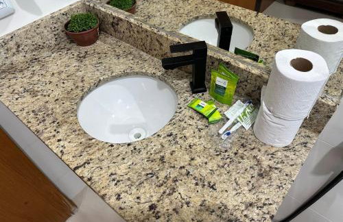 Apto próx Hospital Regional até 6 pessoas com garagem e wifi - Photo 8