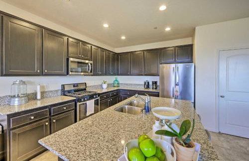 Visalia Home w/ Yard: 4 Mi to Downtown! - Foto 9
