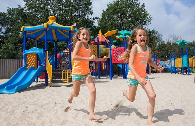 Modern Bungalow With Washer - Photo 9