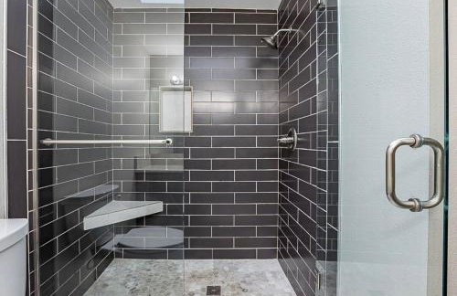 Spacious 4-bedroom home with outdoor deck - Foto 6