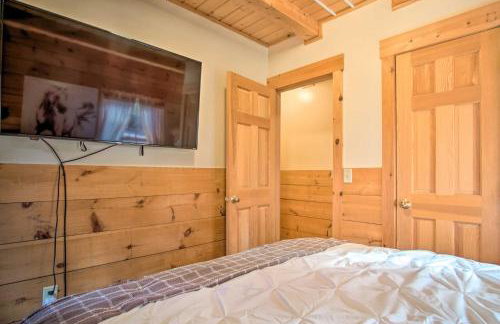 Rustic Rothbury Cabin with Resort Amenity Access! - Foto 20