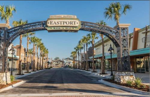 The Golden Palm Mins to Eastport Square and Middleton With Electric Golfcart - Foto 4