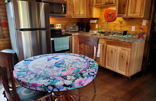 Wooden Rustic Cabin Great for Outdoor Activities in Liberty, Kentucky - Foto 8