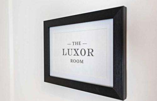 Private Home with Rooftop Game Room near Downtown - Foto 18