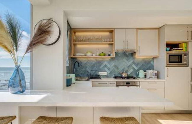 Exquisite Mouille Point Apt by Golf Course Serene Suite - Photo 18