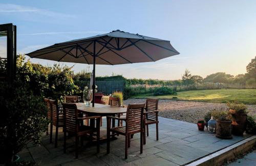 Artist's Hawkhurst Home with Heated Pool & Sauna - Foto 35