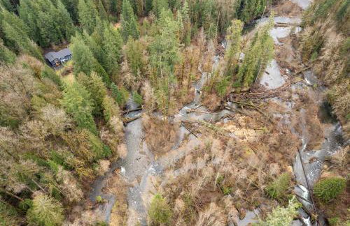 Updated Large River Front Home with Hot Tub - Foto 3