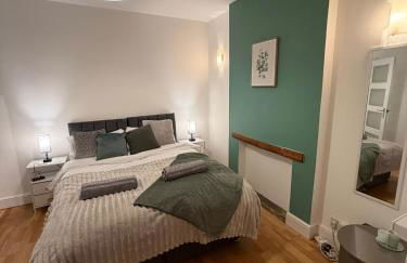 Modern 5 Bedroom Home in Solihull - Entire House - Garden - Contractors - Relocators - Family - NEC - BHX -Sleeps 9 - Foto 3