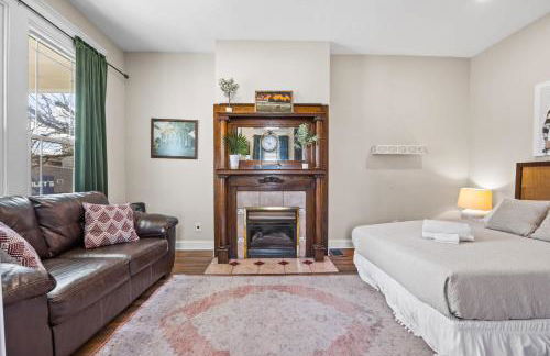 3BR Cozy Family Home with HotTub & Spacious Backyard - Foto 26