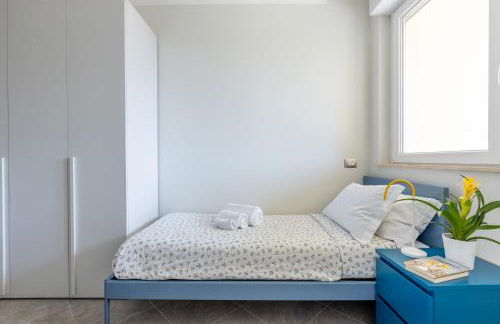 GuestHost -Elegant Seaside Apartment with Pool and Parking - Foto 20