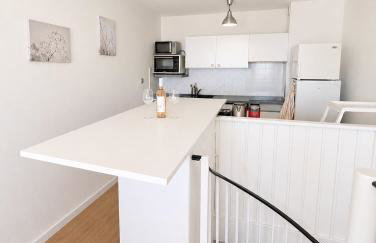 Duplex entièrement rénové avec clim, vue mer et Accès plage ! - Photo 11