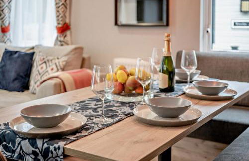 Astoria Lodge Smart Modern 2-Bedroom Holiday Lodge Milford on Sea - Photo 20