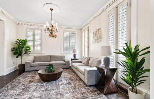 The Montgomery Manor - 5 Bedroom 4 Bath with Pool and Garage - Foto 15