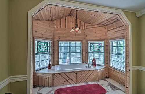 Secluded Edgemont Getaway with Huge Outdoor Deck! - Foto 15