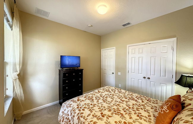 This Amazing 6 Bedroom Property With a Lake View - Foto 7