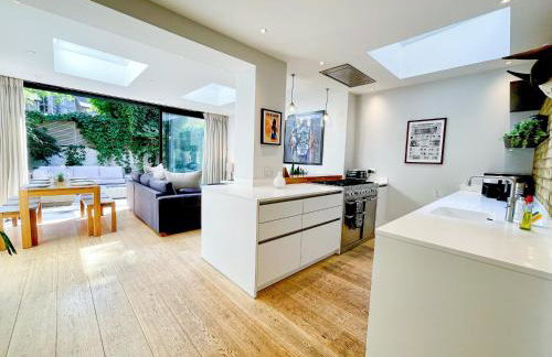 2-Bedroom flat with private patio & firepit in Shepherds Bush near Hammersmith by Staylio Ltd - Foto 19