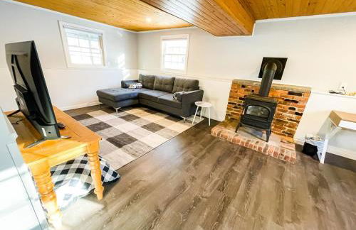 Sparkling Saratoga 3BR home near Track and SPAC Dogs - Foto 19